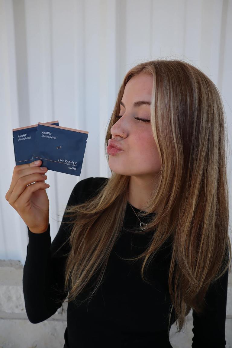 Pictured: Skin Better's AlphaRet Peel Pads